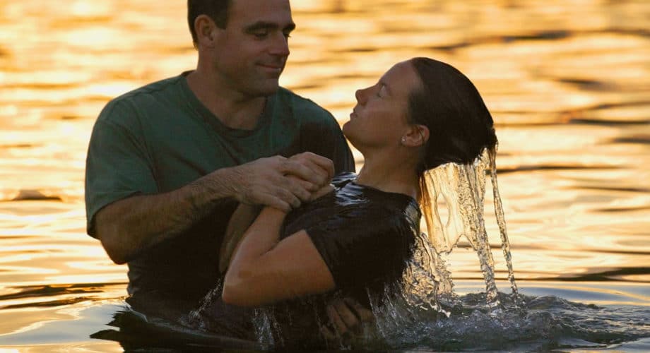 Matthieu 28:19... Une interpolation ! - Page 4 Tl-baptized-920x500